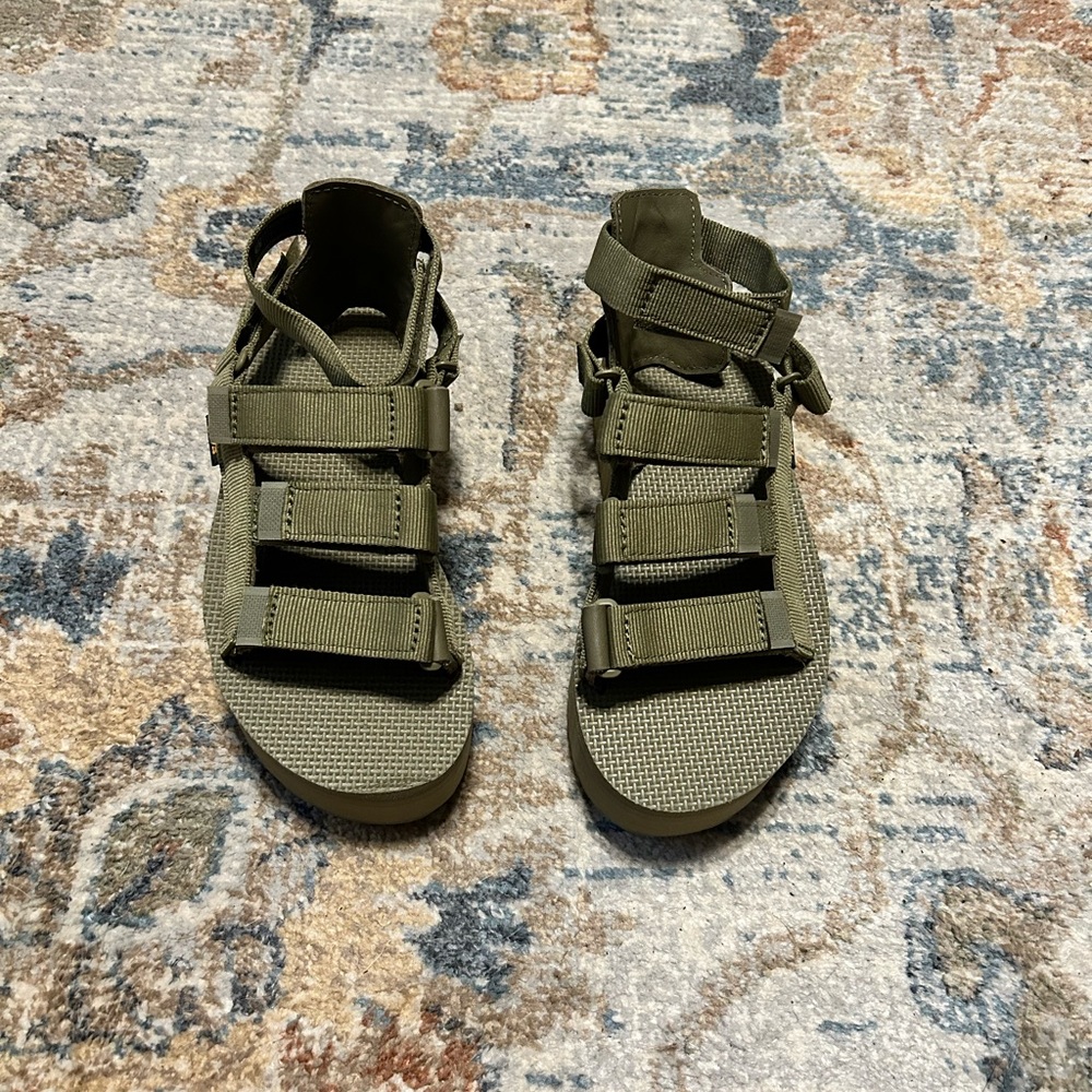 Teva Mevia sandal